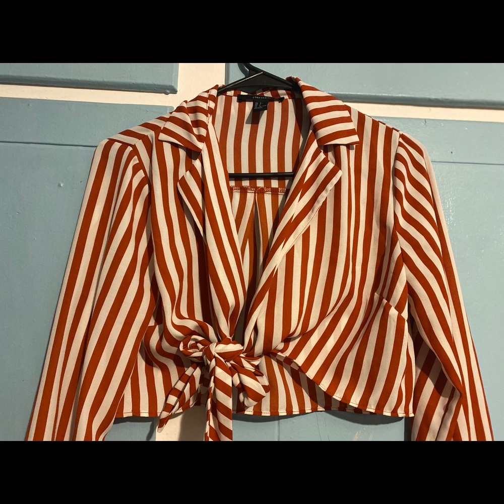 Tie crop top with long sleeves